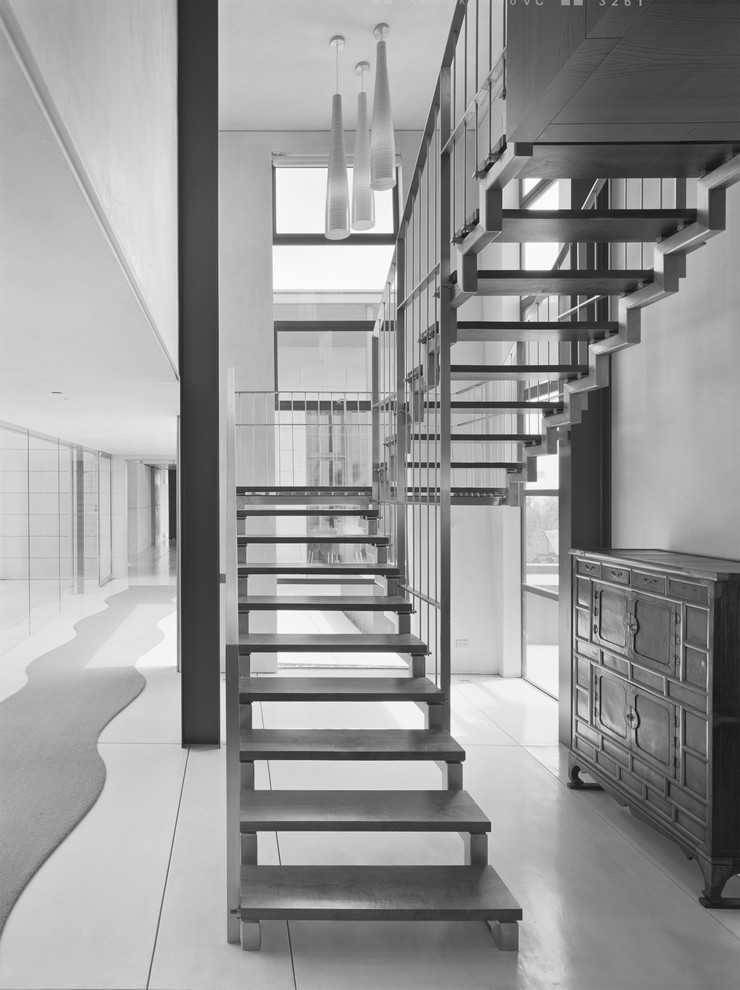 Идея дизайна: п-образная лестница в современном стиле без подступенок