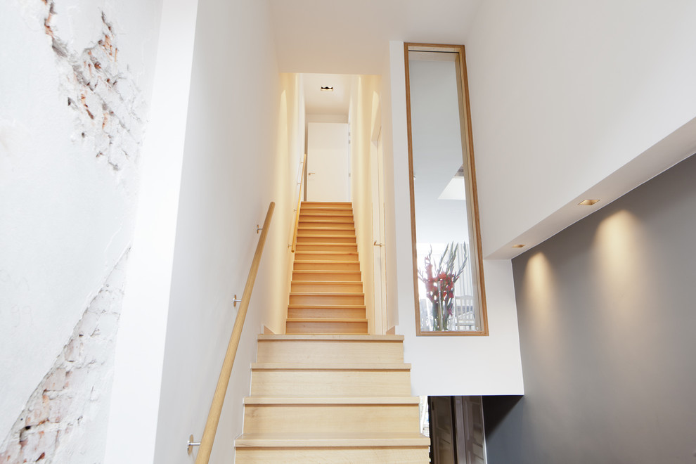 Contemporary wood straight staircase in Amsterdam with wood risers.