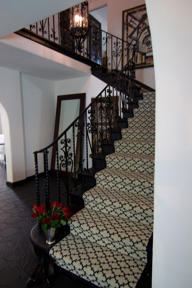 Staircase - traditional staircase idea in Los Angeles