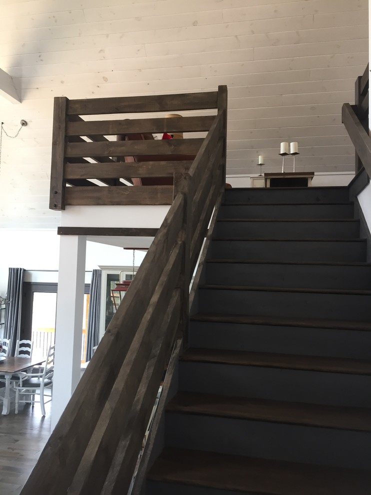 Стильный дизайн: угловая деревянная лестница в стиле рустика с деревянными перилами и деревянными ступенями - последний тренд