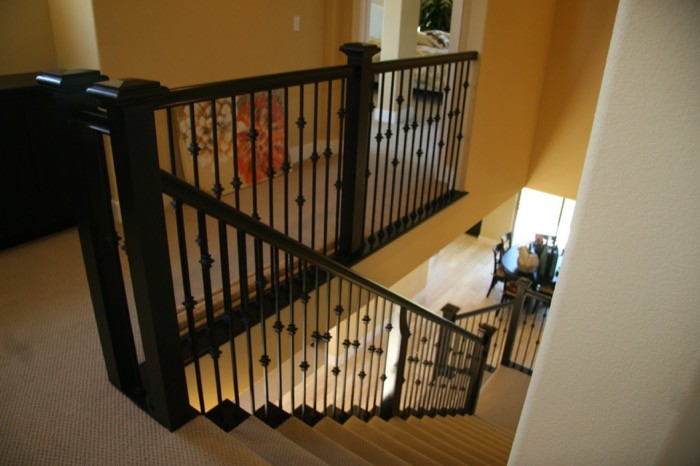 Idéer för att renovera en stor vintage l-trappa, med heltäckningsmatta och sättsteg med heltäckningsmatta