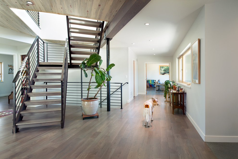 Idées déco pour un escalier sans contremarche contemporain en L avec des marches en bois et palier.