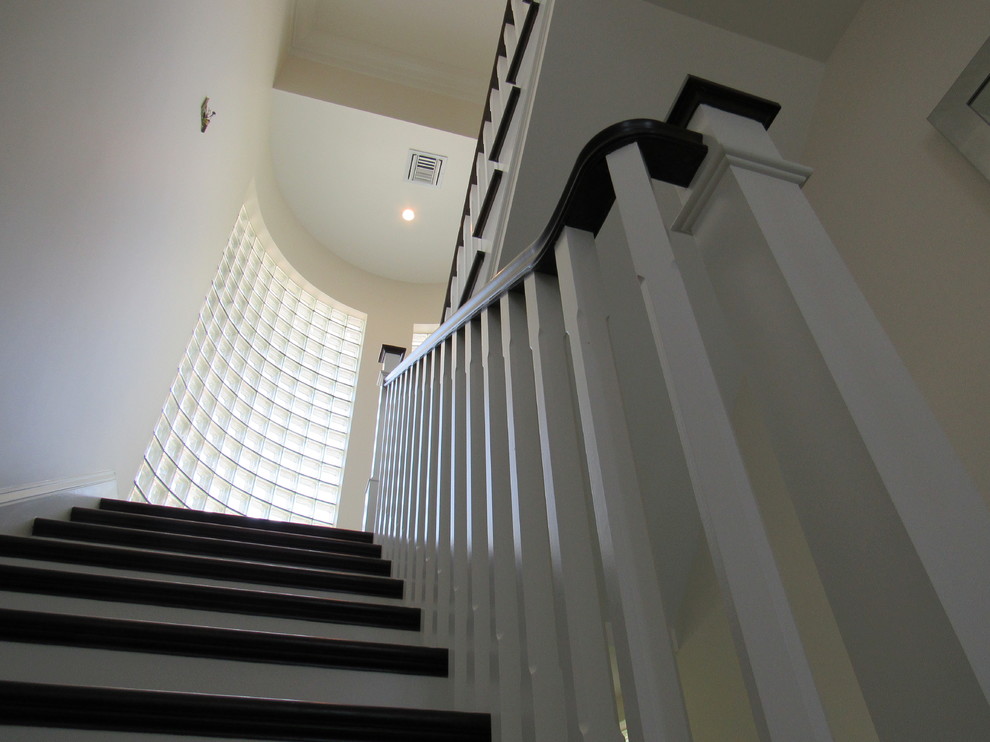 Example of a transitional staircase design in Orlando