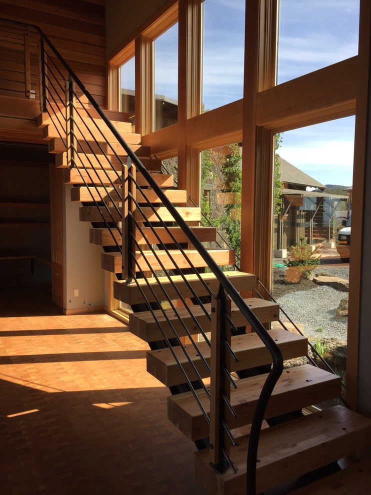 Gerade, Mittelgroße Moderne Holztreppe mit offenen Setzstufen in Sonstige