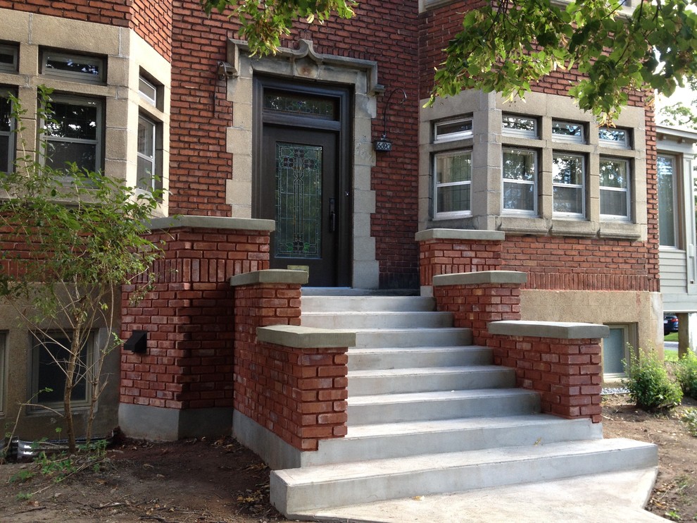 Idée de décoration pour un escalier droit craftsman en béton avec des contremarches en béton.