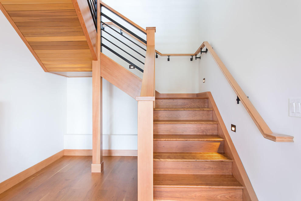 Свежая идея для дизайна: п-образная деревянная лестница в стиле модернизм с деревянными ступенями и деревянными перилами - отличное фото интерьера
