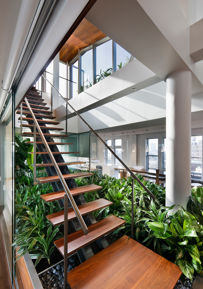 Свежая идея для дизайна: прямая лестница в современном стиле с деревянными ступенями без подступенок - отличное фото интерьера