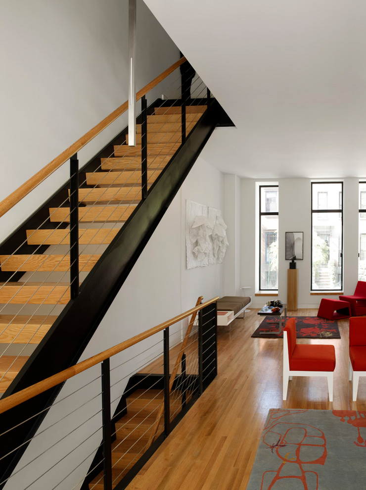 Imagen de escalera recta contemporánea de tamaño medio sin contrahuella con escalones de madera y barandilla de varios materiales