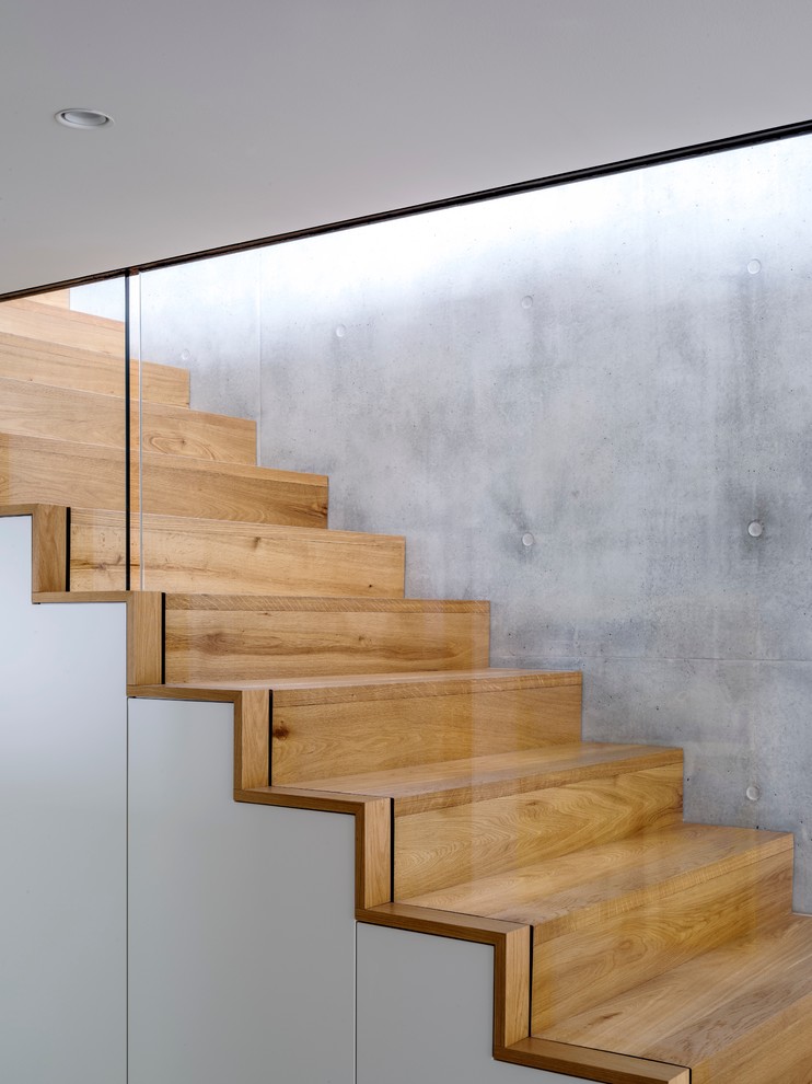 Источник вдохновения для домашнего уюта: прямая лестница в современном стиле с деревянными ступенями без подступенок