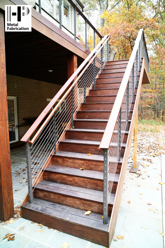 Diseño de escalera contemporánea de tamaño medio