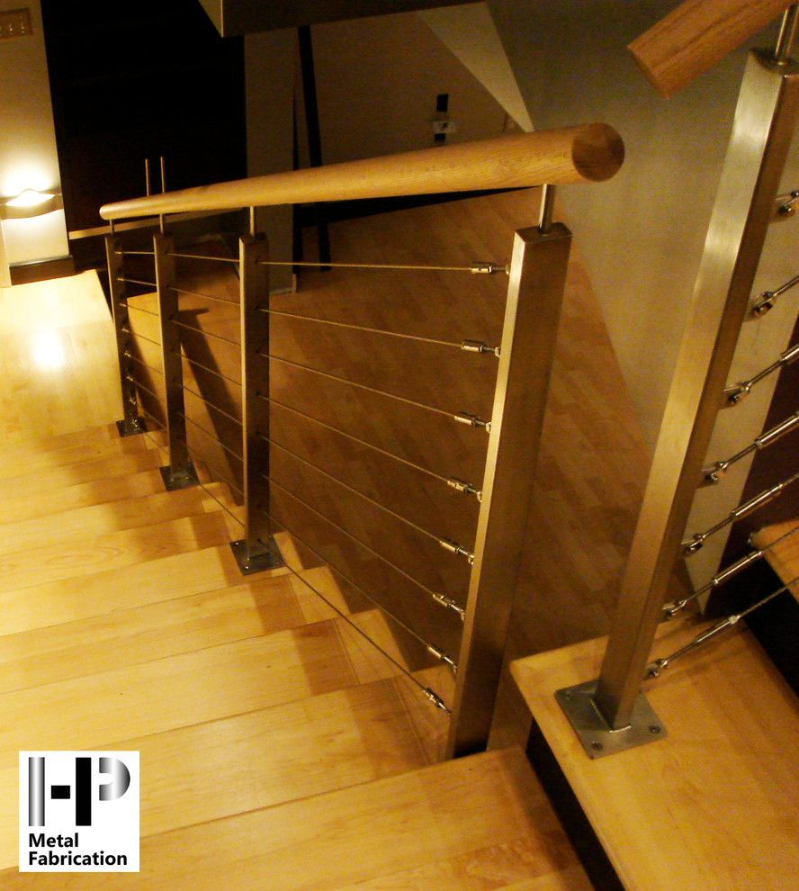 Idées déco pour un escalier contemporain de taille moyenne.