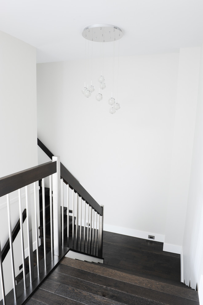 Inspiration pour un escalier design en L de taille moyenne avec des marches en bois et des contremarches en bois.