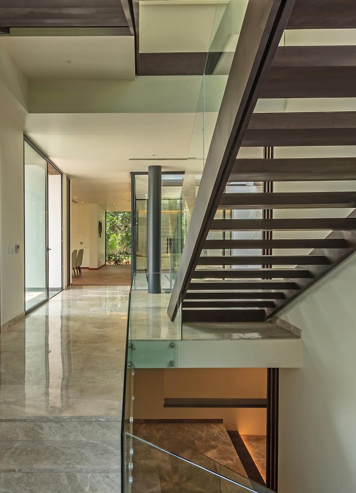 Inspiration for a staircase remodel in Delhi