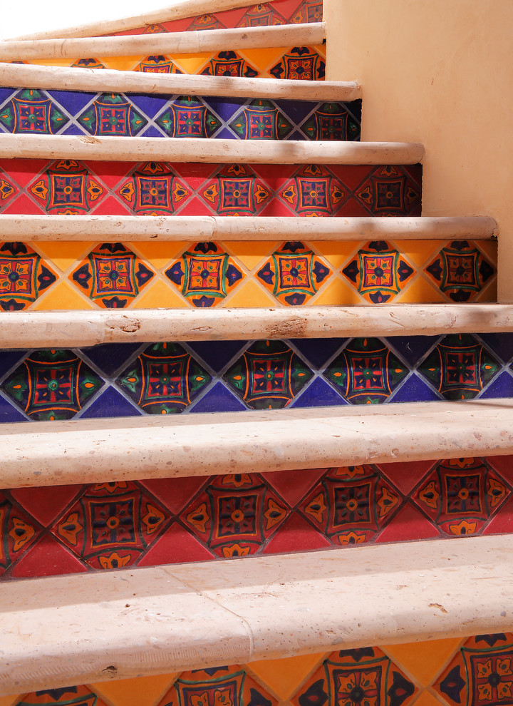 フェニックスにある地中海スタイルのおしゃれな階段の写真