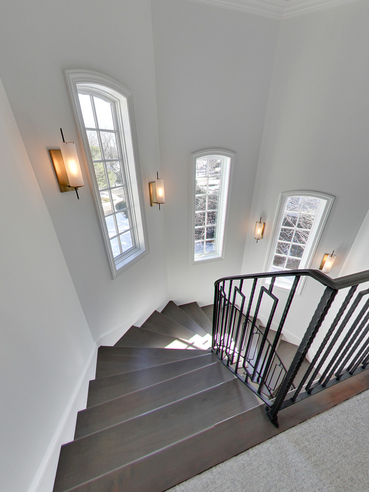 Exemple d'un escalier peint courbe tendance de taille moyenne avec des marches en bois.