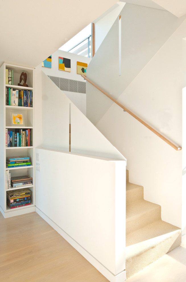 Идея дизайна: п-образная лестница в стиле модернизм