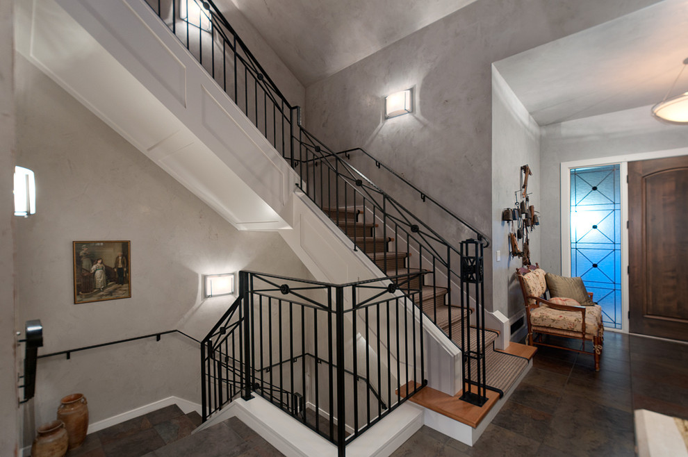 Idée de décoration pour un escalier design en L de taille moyenne avec des marches en moquette et des contremarches en bois.