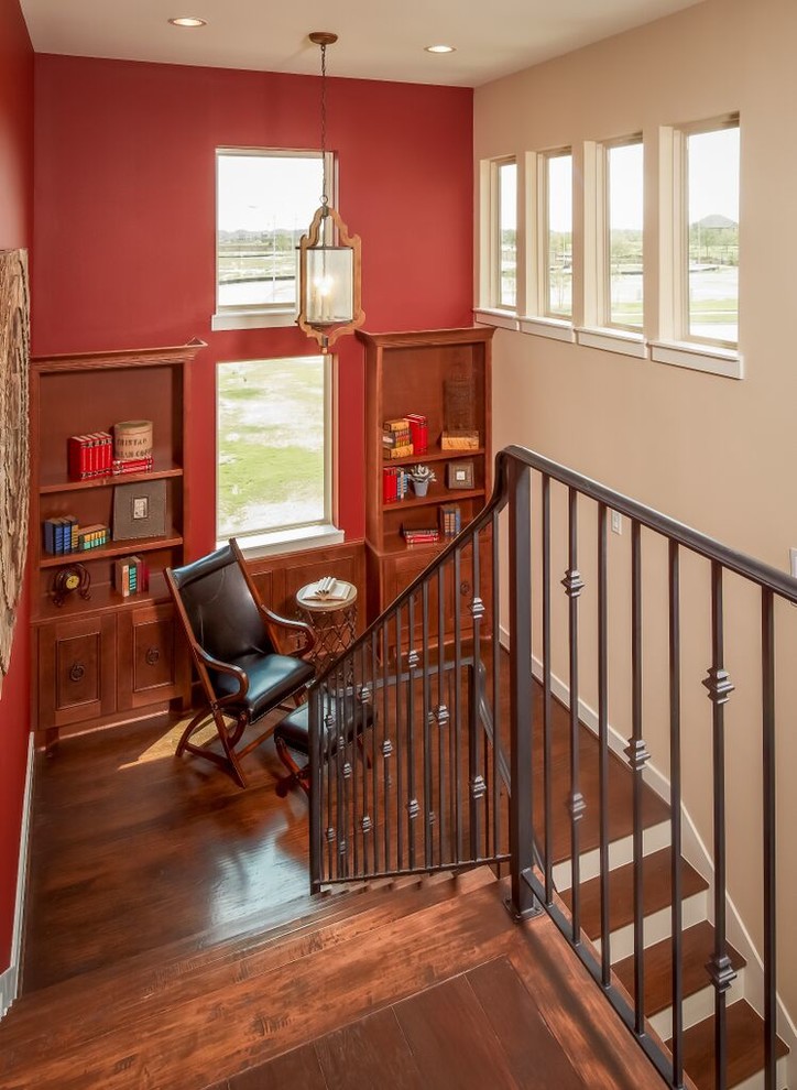 Staircase - traditional staircase idea in Little Rock