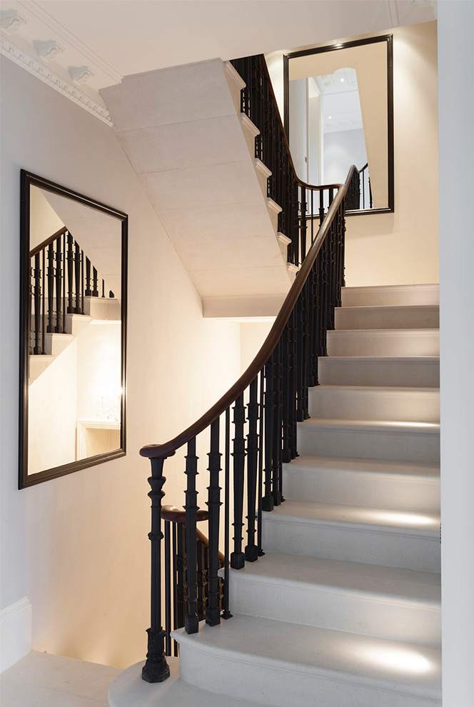 Стильный дизайн: п-образная лестница в стиле неоклассика (современная классика) - последний тренд