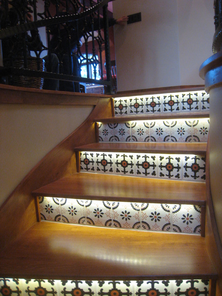 Cette image montre un escalier bohème.