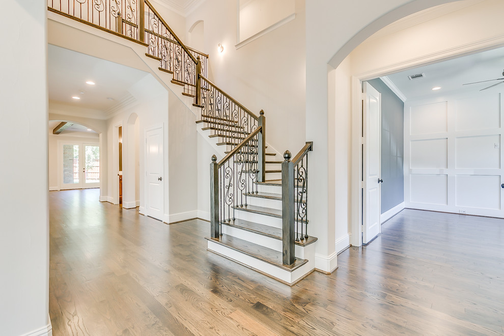 Photo of a classic wood l-shaped staircase in Dallas with painted wood risers.