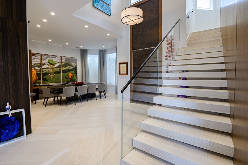 Mittelgroße Moderne Treppe in L-Form mit offenen Setzstufen in Tampa