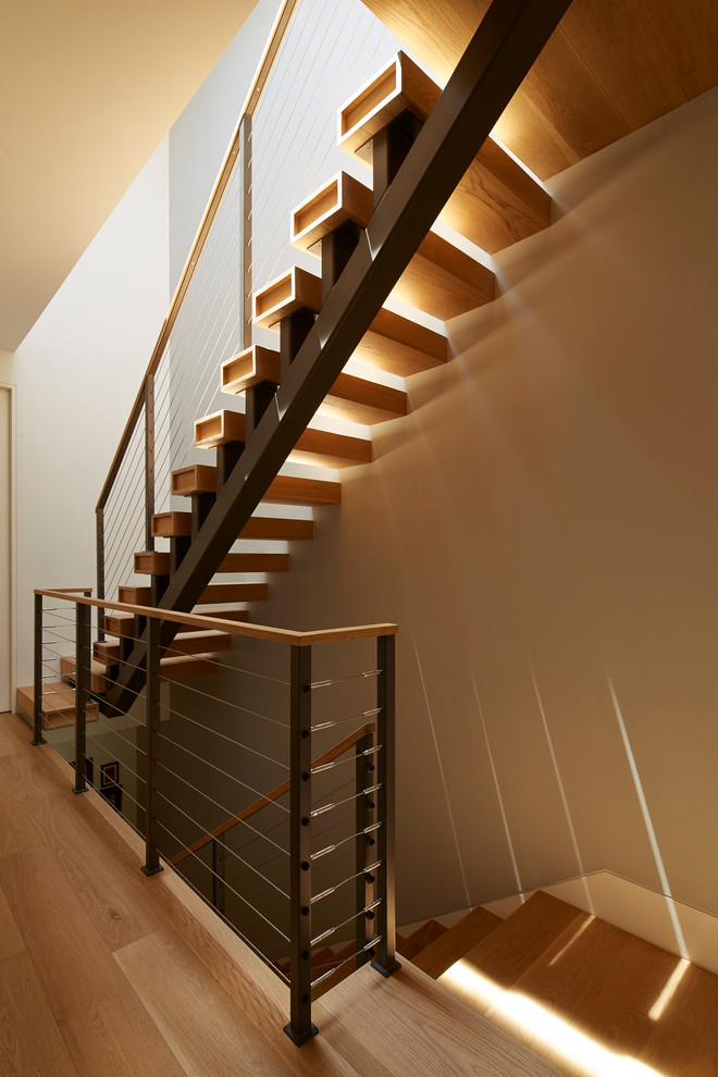 Foto de escalera en U contemporánea de tamaño medio sin contrahuella con escalones de madera