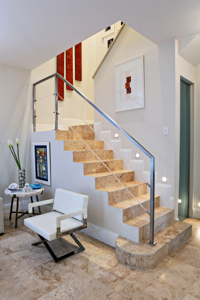 На фото: угловая лестница среднего размера в современном стиле с подступенками из плитки и ступенями из плитки с