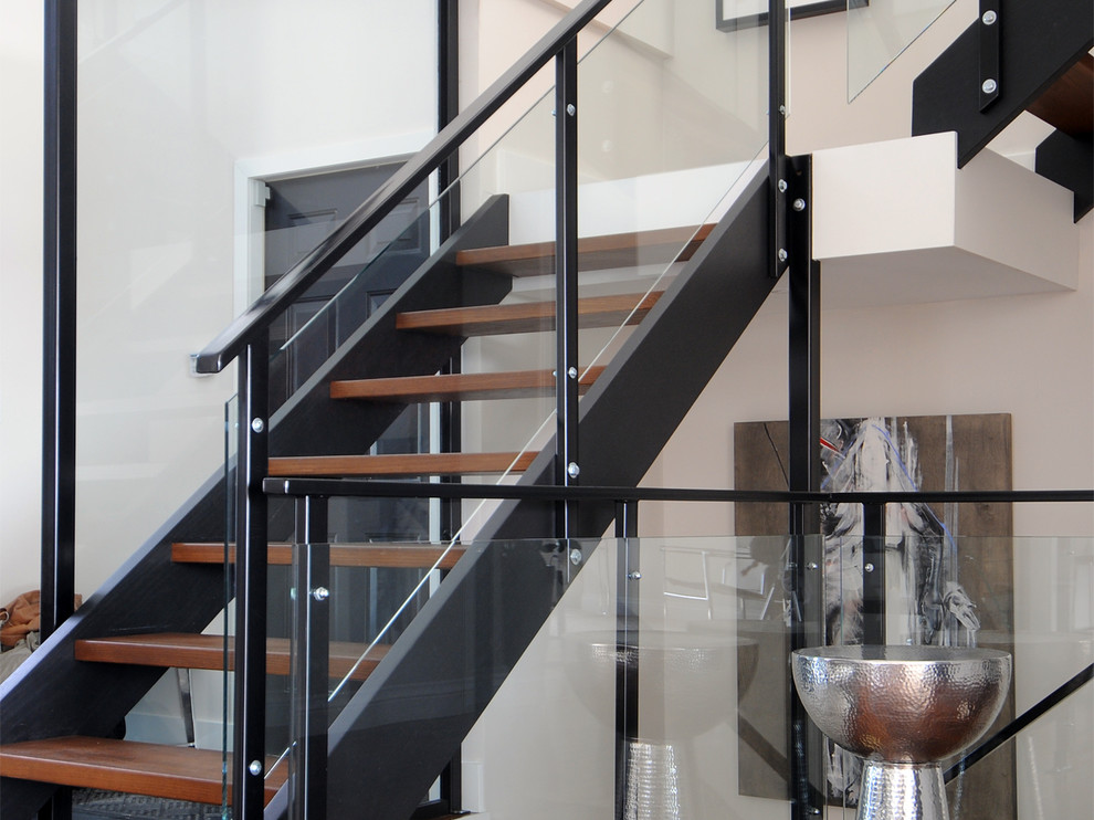 Staircase - mid-sized contemporary wooden l-shaped staircase idea in Toronto with wooden risers