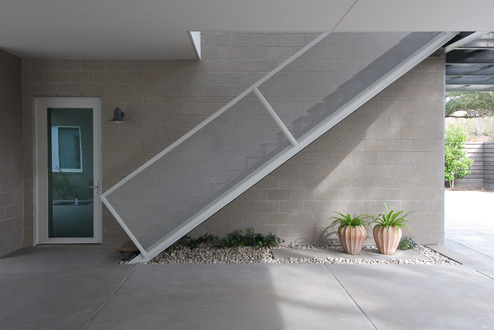 Источник вдохновения для домашнего уюта: прямая металлическая лестница в современном стиле с деревянными ступенями