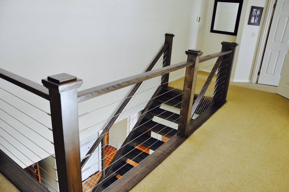 Пример оригинального дизайна: лестница на больцах, среднего размера в стиле рустика с деревянными ступенями и перилами из смешанных материалов без подступенок