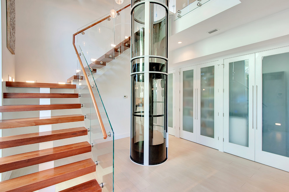Стильный дизайн: угловая лестница в современном стиле с деревянными ступенями без подступенок - последний тренд
