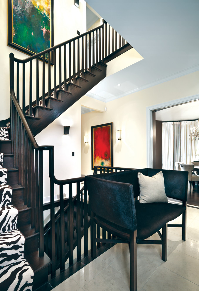 Идея дизайна: угловая деревянная лестница в современном стиле с деревянными ступенями