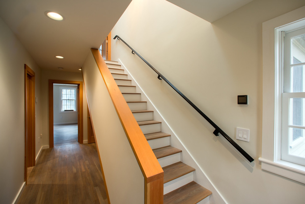 Inspiration pour un escalier peint droit design avec des marches en bois.