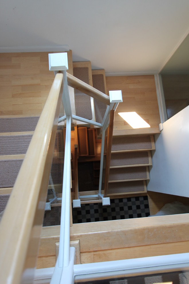 Photo of a contemporary staircase in Columbus.