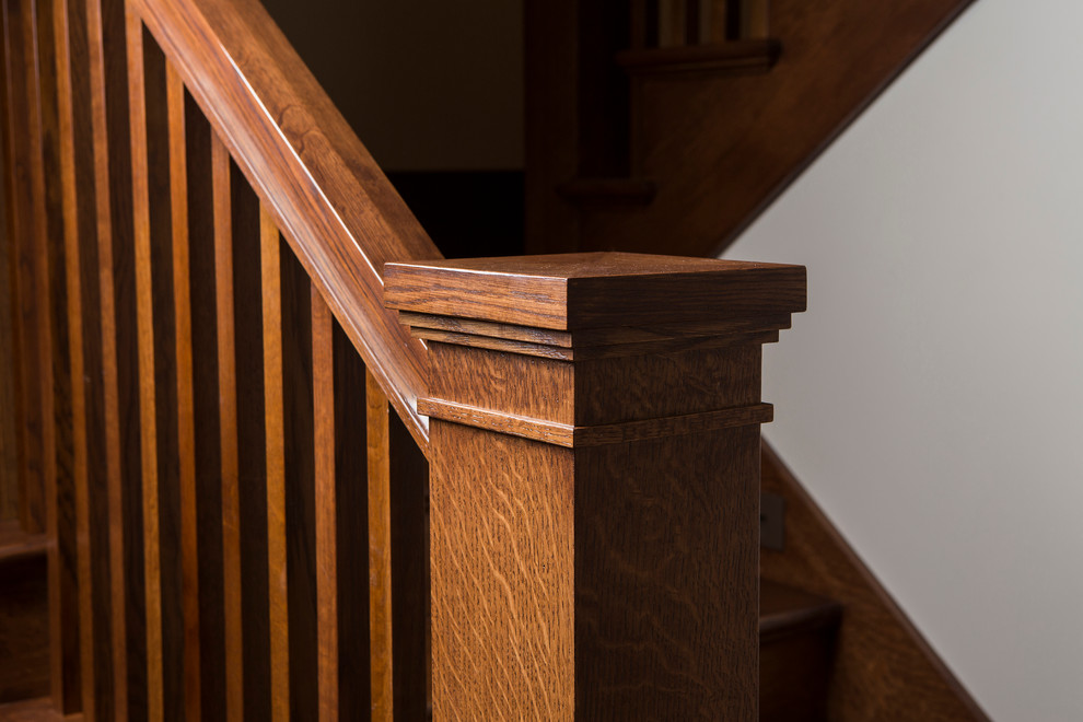 Источник вдохновения для домашнего уюта: угловая деревянная лестница среднего размера в стиле кантри с деревянными ступенями