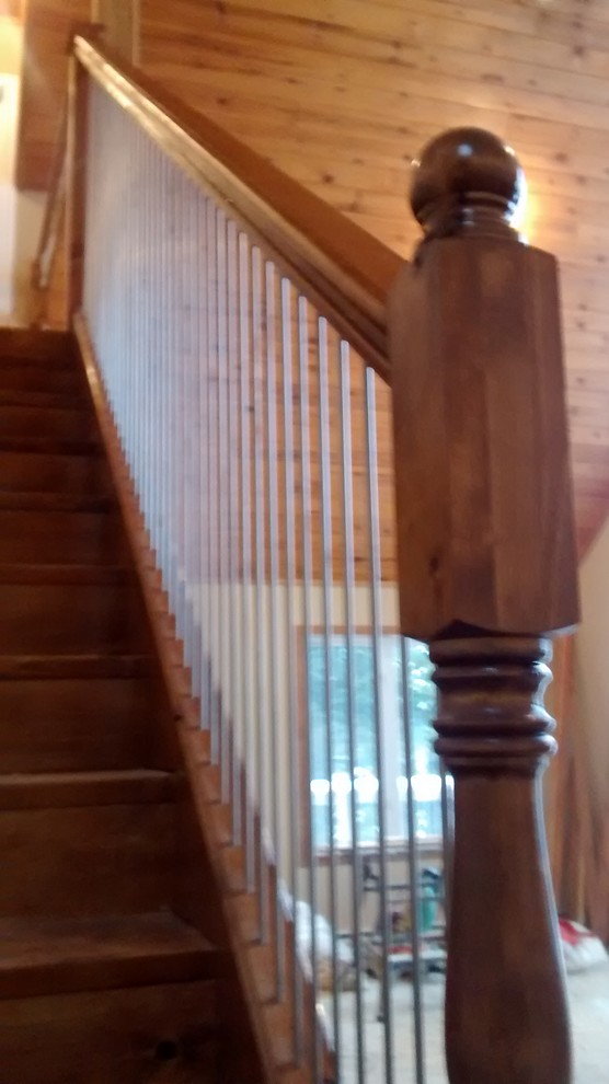Ejemplo de escalera en L tradicional renovada grande con escalones de madera y contrahuellas de madera