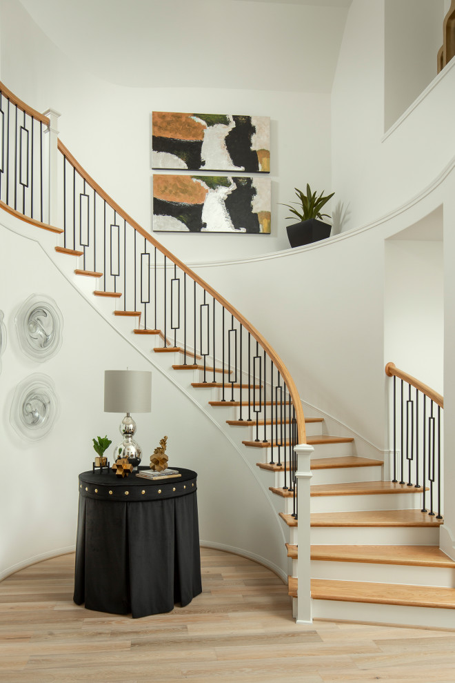 Пример оригинального дизайна: лестница в стиле неоклассика (современная классика)