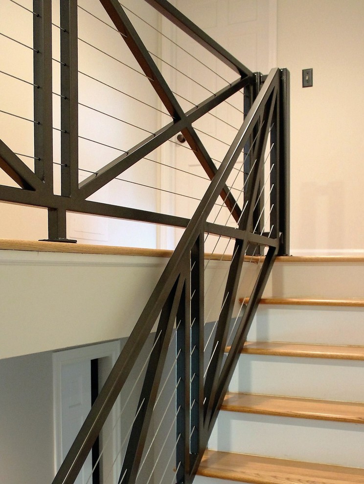 Foto de escalera en L de estilo americano pequeña con escalones de madera y contrahuellas de madera pintada