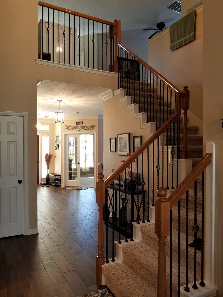 Design ideas for a medium sized classic carpeted l-shaped mixed railing staircase in Houston with carpeted risers.