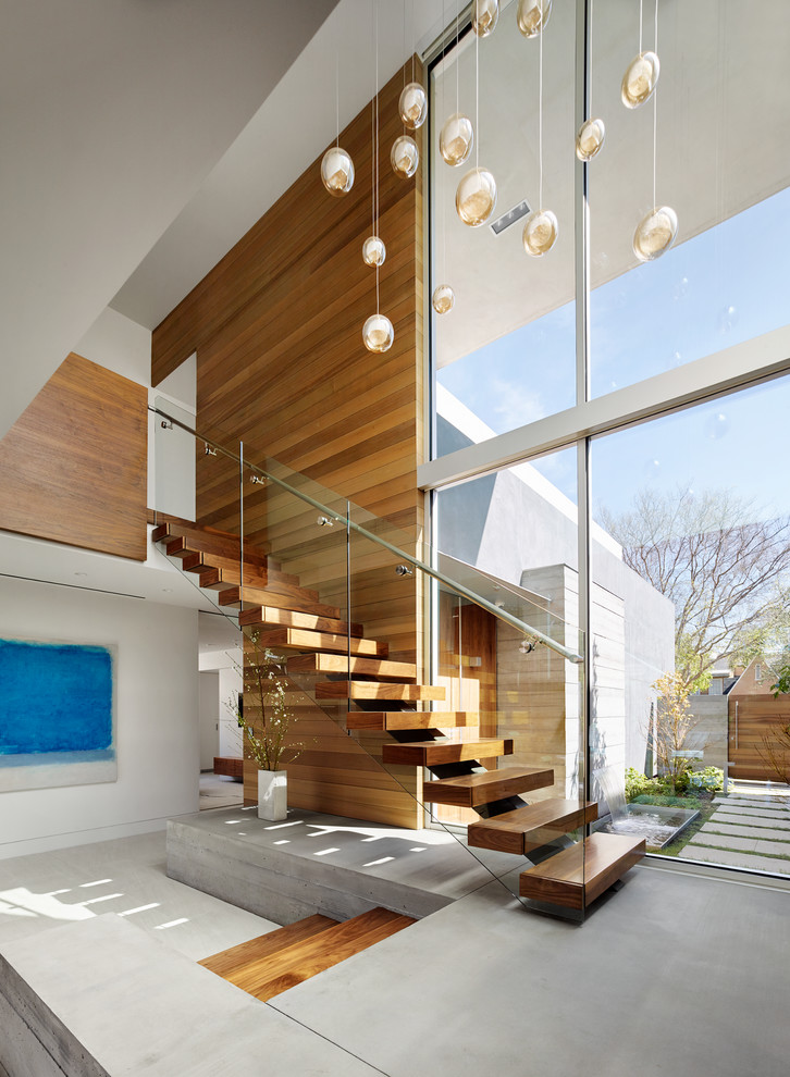 Schwebende, Mittelgroße Moderne Holztreppe mit Stahlgeländer und offenen Setzstufen in Los Angeles