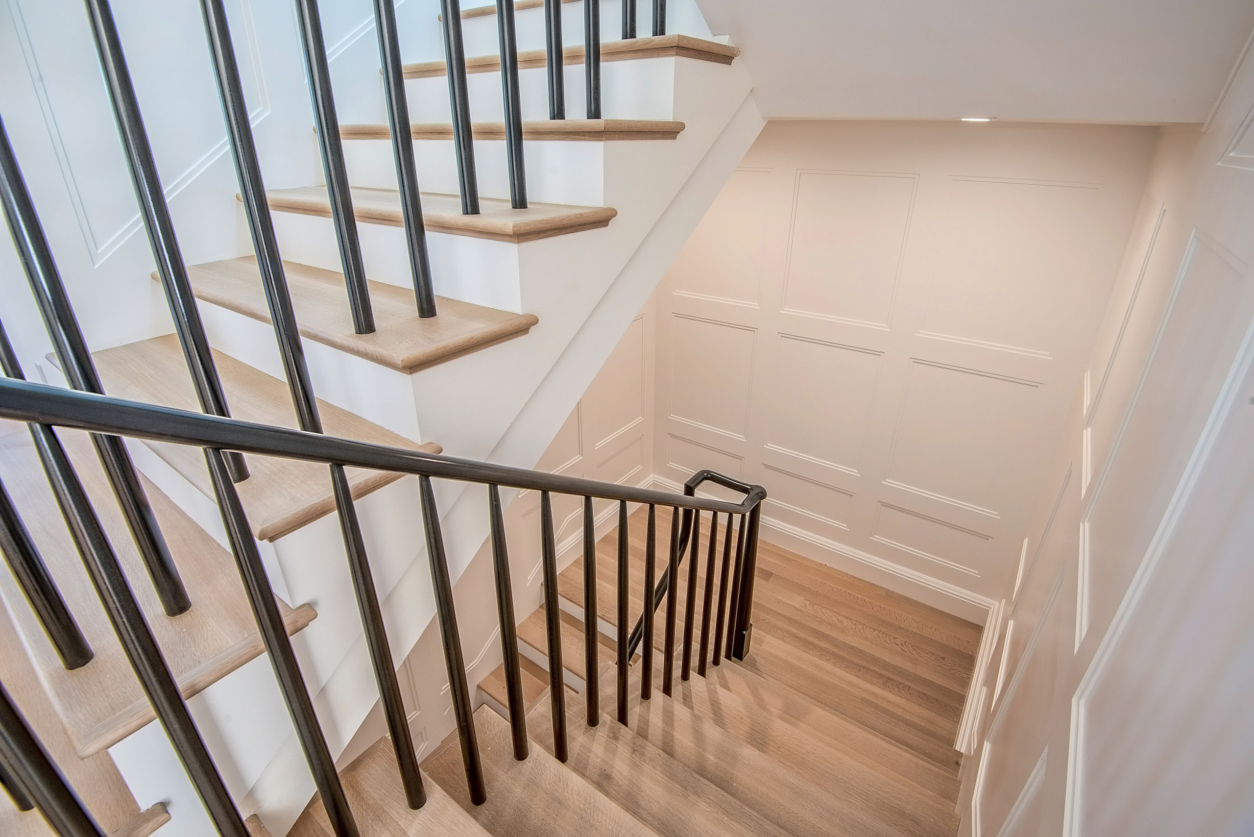 広いおしゃれな階段の画像 75選 2021年11月 Houzz ハウズ