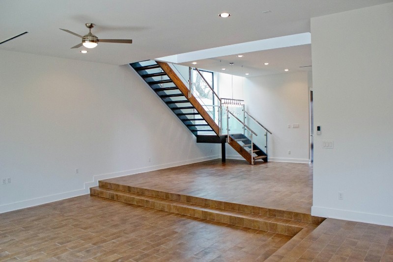 Photo of a contemporary staircase in Houston.