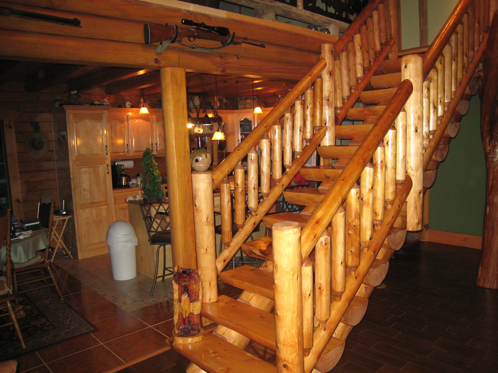 Пример оригинального дизайна: лестница в стиле рустика
