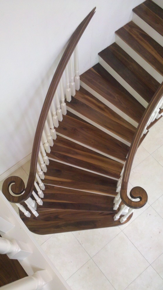 Curved Wallnut and painted continuous handrail Traditional