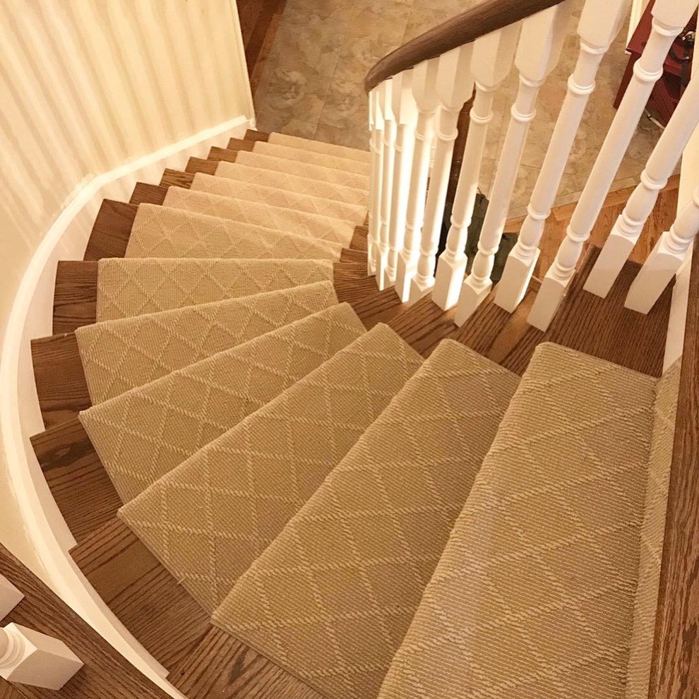 Curving Transitional Staircase - Clásico renovado - Escalera - Toronto - de Alexanian  Carpet & Flooring | Houzz