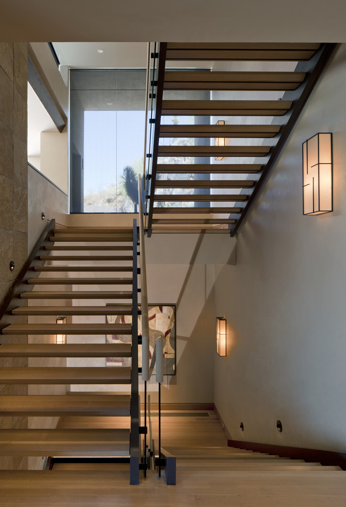 Источник вдохновения для домашнего уюта: лестница в стиле фьюжн без подступенок