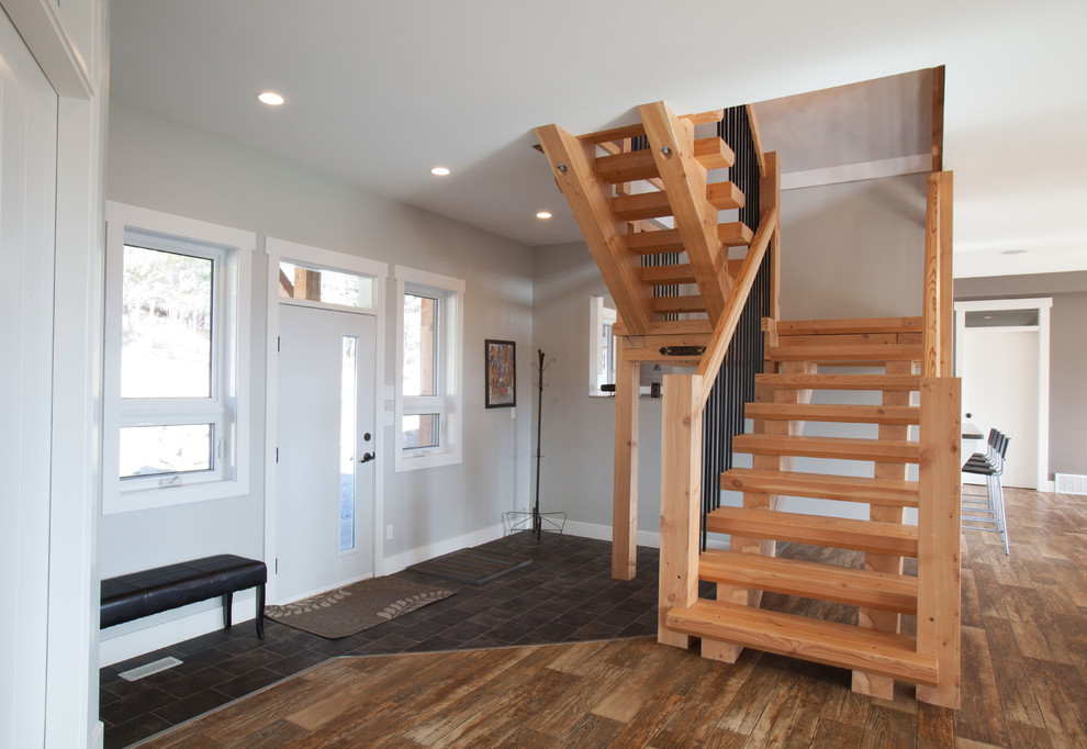 Пример оригинального дизайна: п-образная лестница среднего размера в стиле кантри с деревянными ступенями без подступенок