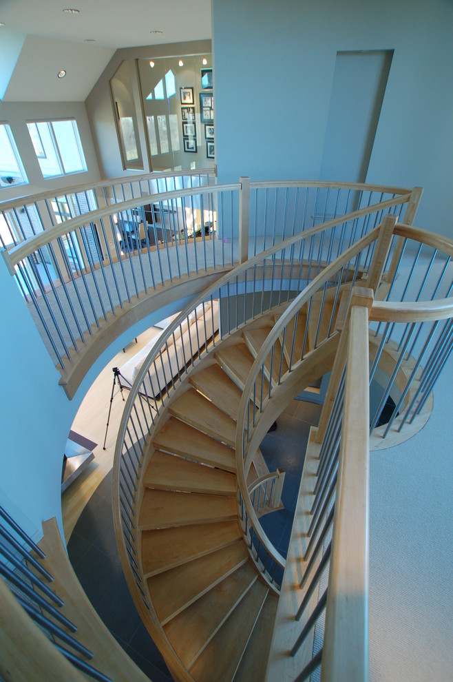 ミルウォーキーにあるコンテンポラリースタイルのおしゃれな階段の写真