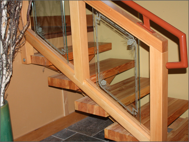 Foto di una scala a rampa dritta stile rurale di medie dimensioni con pedata in legno e alzata in vetro